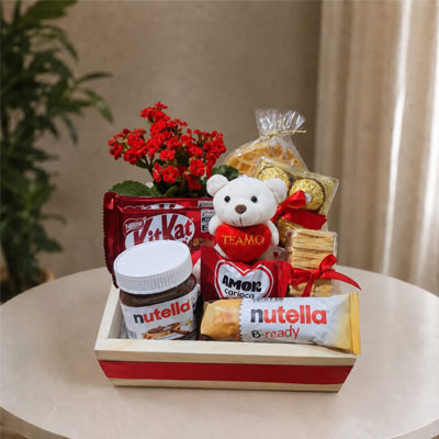 Cesta de presente em box de pinus com Nutella, Ferrero Rocher e ursinho de pelúcia