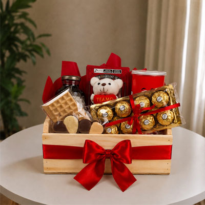 Caixote de doces com chocolates Ferrero Rocher e batata Pringles