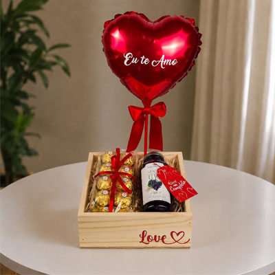 Cesta de chocolates com balão personalizado Eu Te Amo